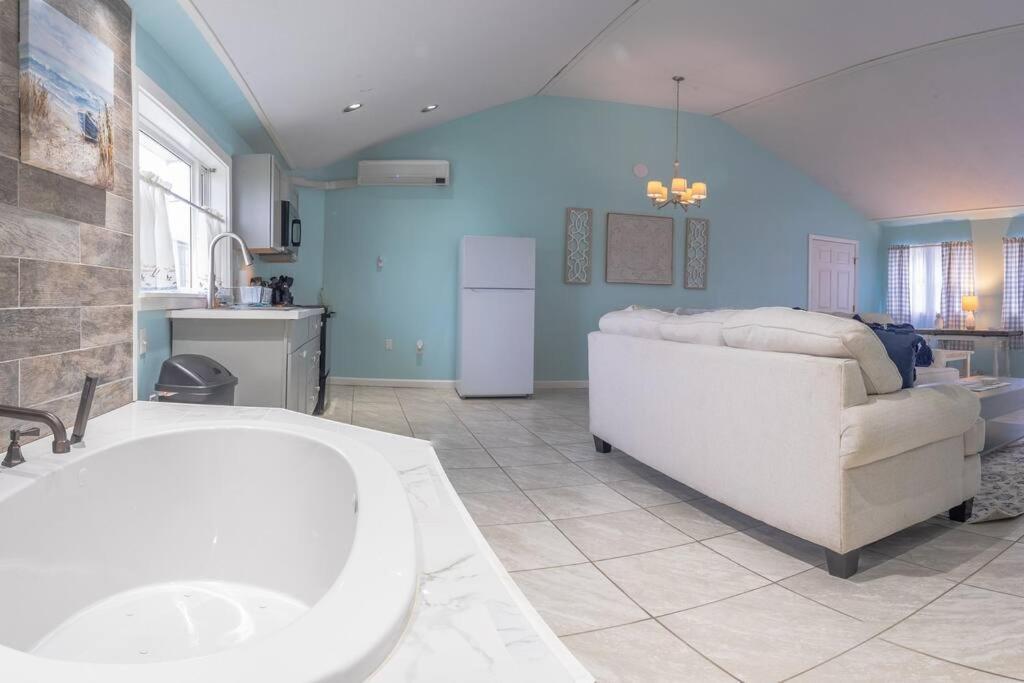 Elegant Jacuzzi Suite Hancock Zewnętrze zdjęcie